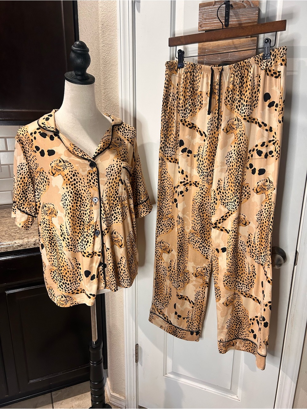 Room Service 2-Piece Pajama Set Animal Print Cheetah Cozy New